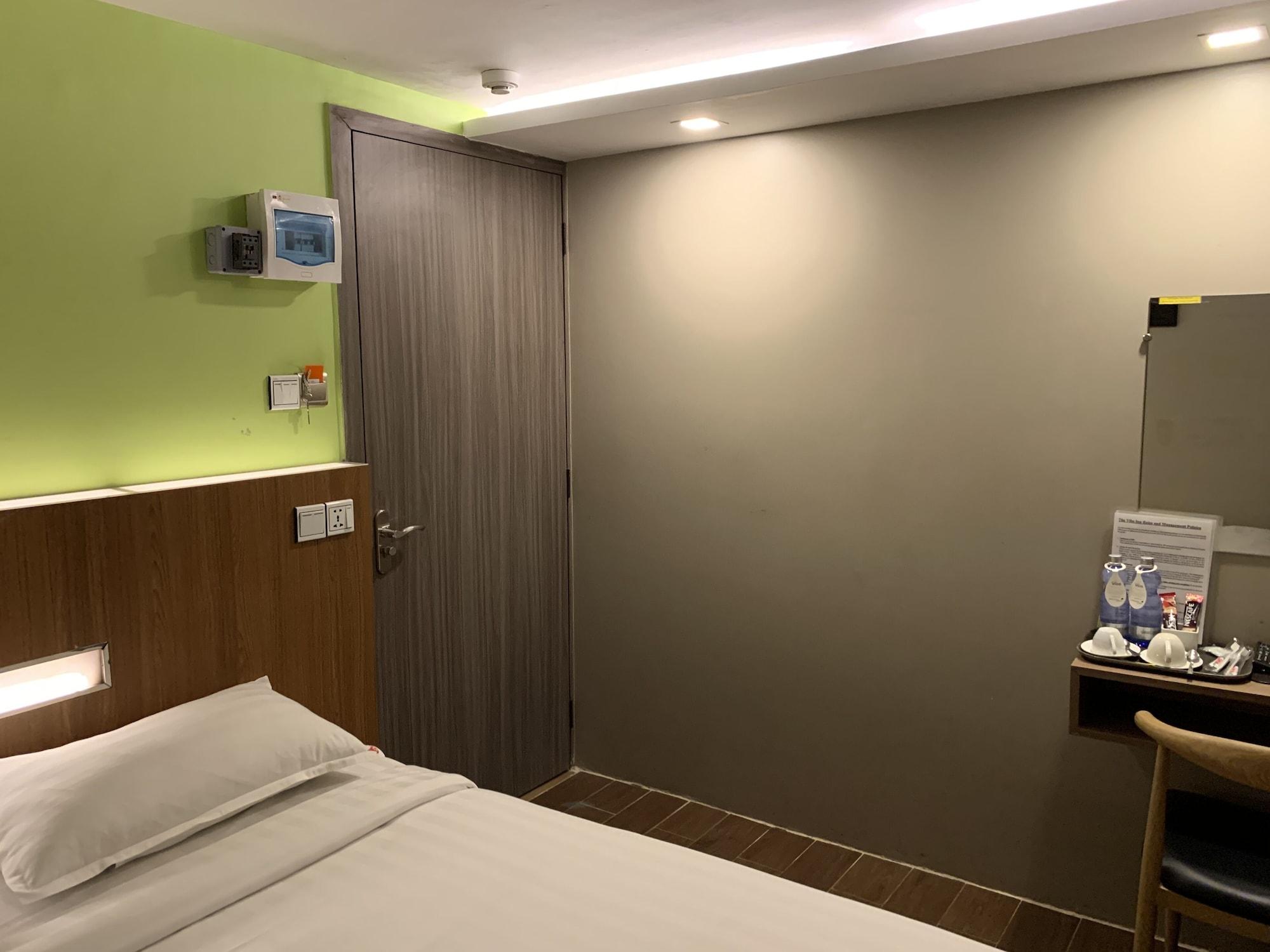 The Vibe Inn Yangon Exterior photo