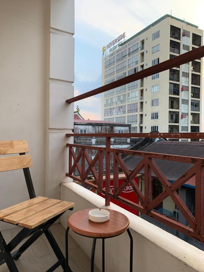 The Vibe Inn Yangon Exterior photo